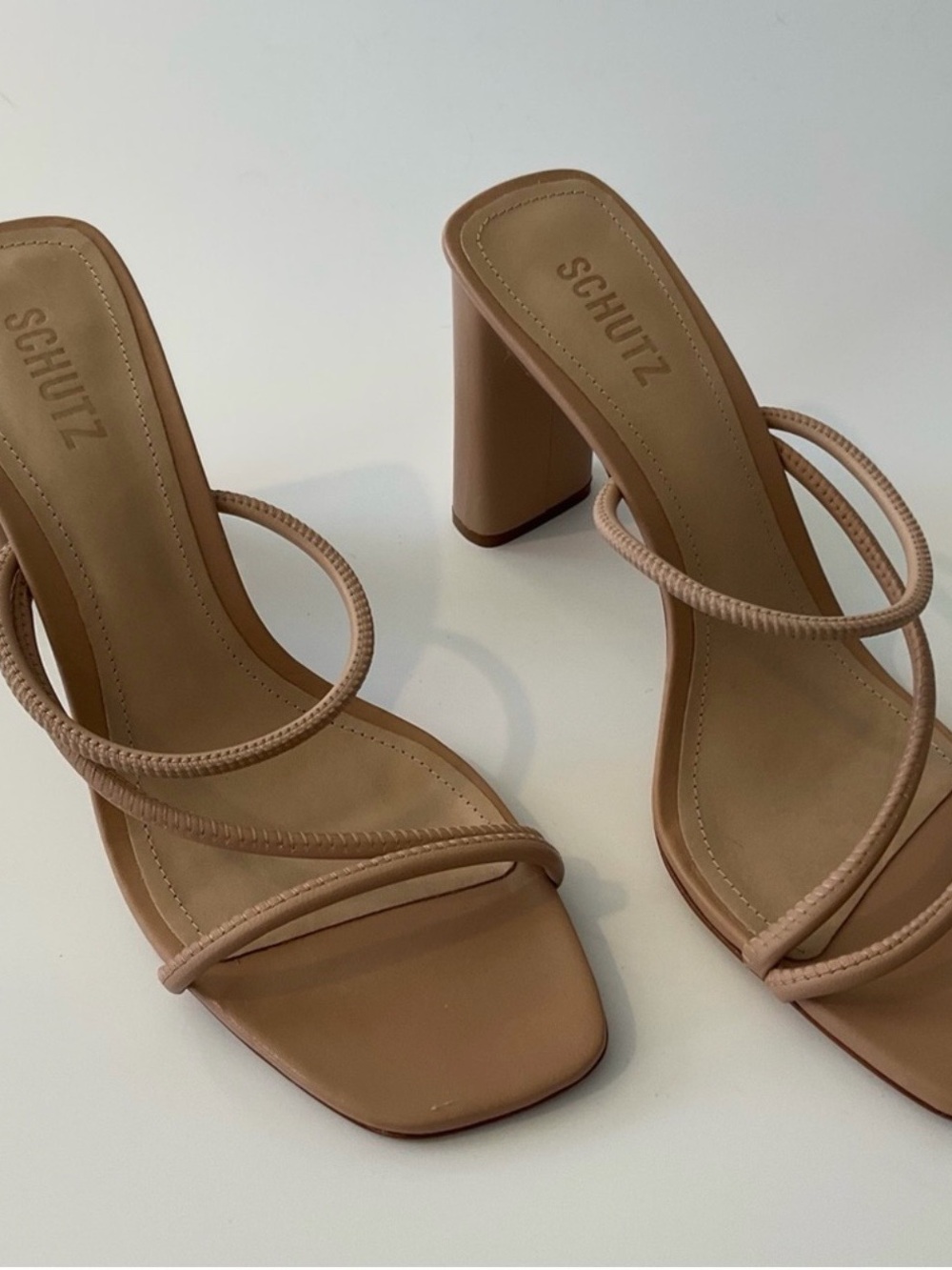 NWT SCHUTZ Chessie Tan Nude Leather Strappy Block Heel Sandals - Size: 10